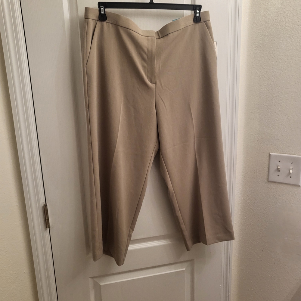 Sag Harbor Taupe Crop Pants/capri Pants